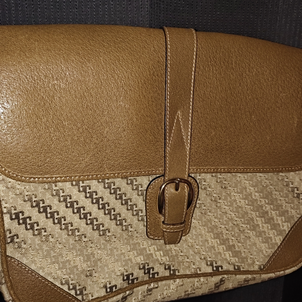 Gucci GG Vintage Shoulder Bag - Picture 2 of 15